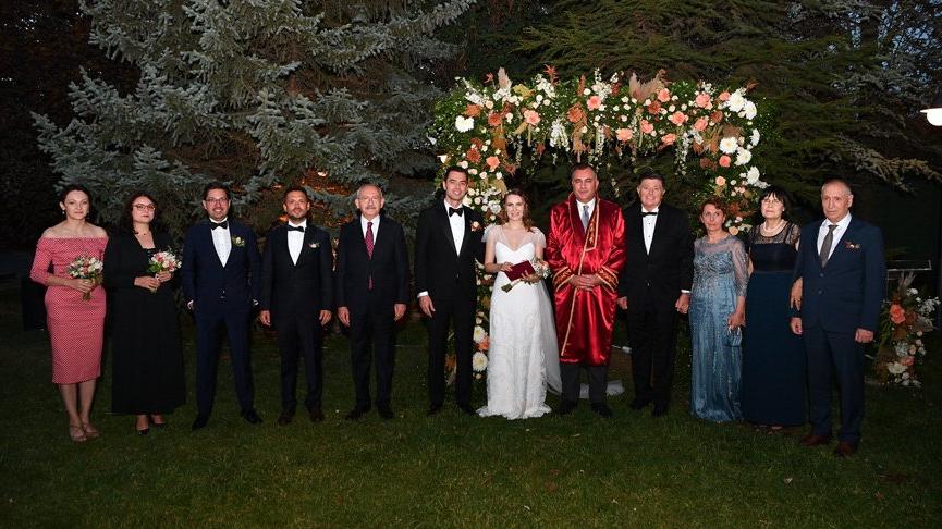 Kılıçdaroğlu, eski vekilin oğlunun nikah şahidi oldu