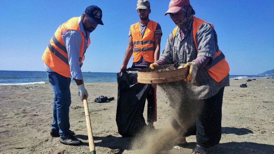 Suriye kaynaklı petrol sızıntısının temizlik çalışmaları 16 gündür sürüyor