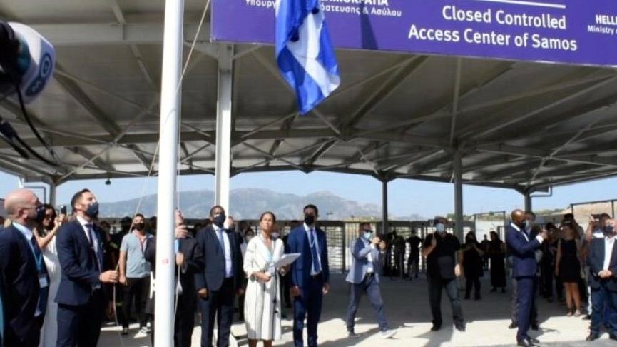 Avrupa’nın en büyük göçmen kampı Sisam Adası’nda protestolarla açıldı
