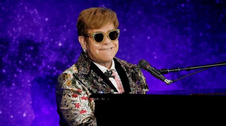 Elton John genç sanatçılar için vizesiz seyahat talep ediyor
