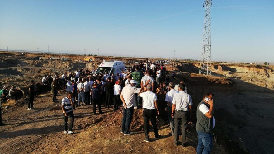 Kanalizasyon kanalına giren baba öldü, oğlu ağır yaralı