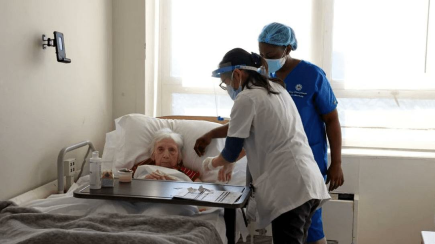 İrlanda’da sağlık skandalı: Testleri pozitif çıkan sağlık personeli çalışmaya devam etti