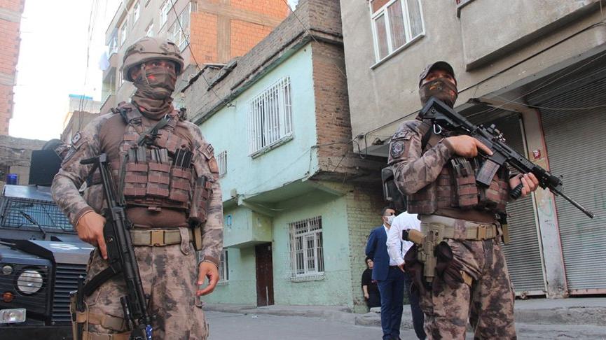 Uyuşturucu tacirlerine karşı 1200 polisle uygulama başlatıldı
