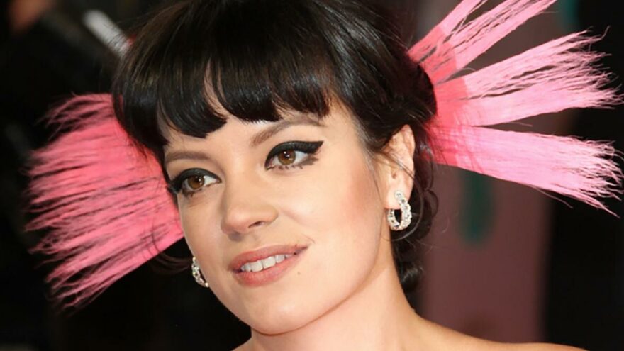 Lily Allen’dan sosyal medyayı karıştıran paylaşım… Pizza yüzünden ateş püskürdü