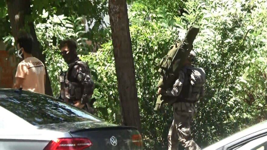 Polis katili terörist kayalıklardan düştü