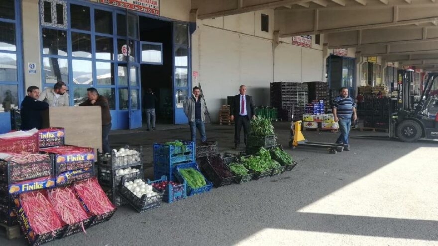 Sebze meyve komisyoncuları topu zincir marketlere attı