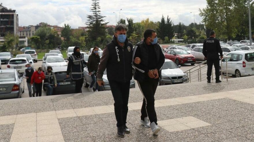 Kahve içme bahanesiyle evleri soydular