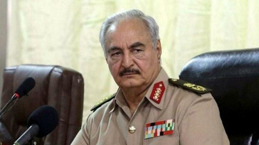 Hafter’den flaş karar: Askeri görevlerini askıya aldı