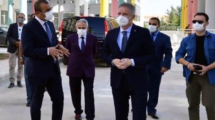 Numan Kurtulmuş’a el pençe, Vali’ye eller arkada karşılama