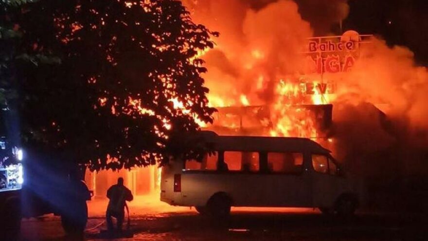 Mahalleyi dehşete düşüren yangın