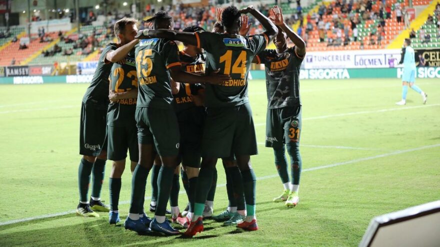 Alanyaspor Kasımpaşa engelini de geçti, seriye bağladı