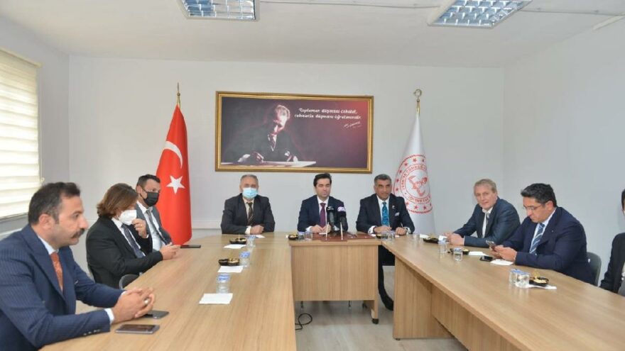 İzmir Büyükşehir Belediyesi heyeti, okul yapımı için Elazığ’a geldi