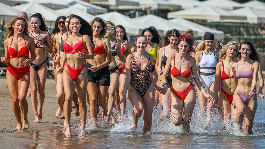 Güzellik kraliçesi adaylarının deniz keyfi