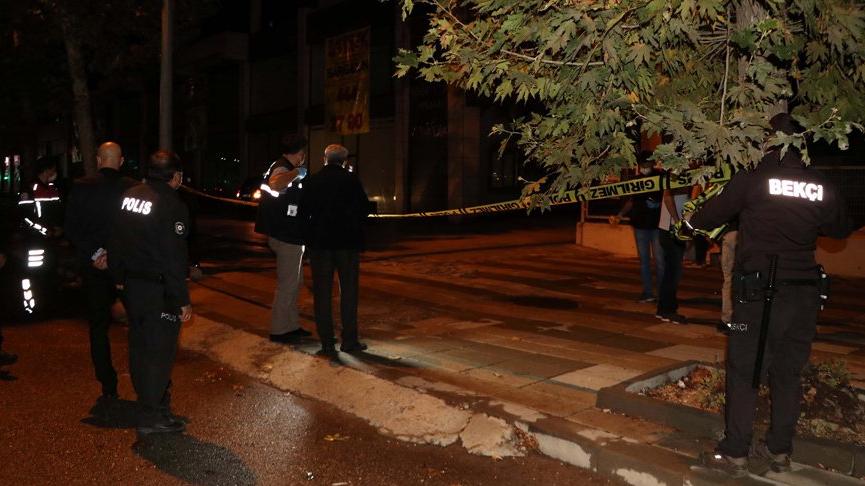Sevgilisini zorla araca bindirmek istedi, polise ateş açıp kaçarken yakalandı