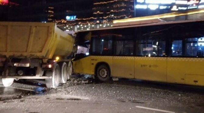 Yasak olduğu halde ‘u’ dönüşü yapan hafriyat kamyonuna İETT otobüsü çarptı