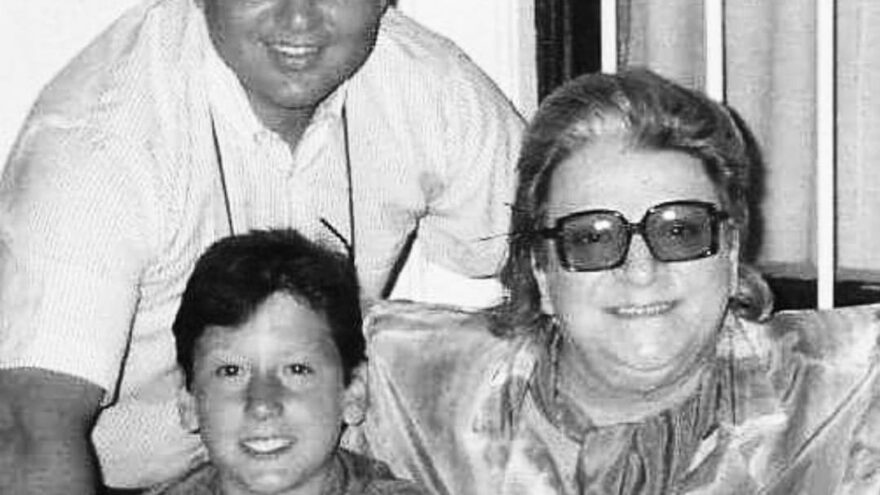 Zeki Müren’in yeğeni: Söz verdiler, dayıma anıt mezar yapmadılar