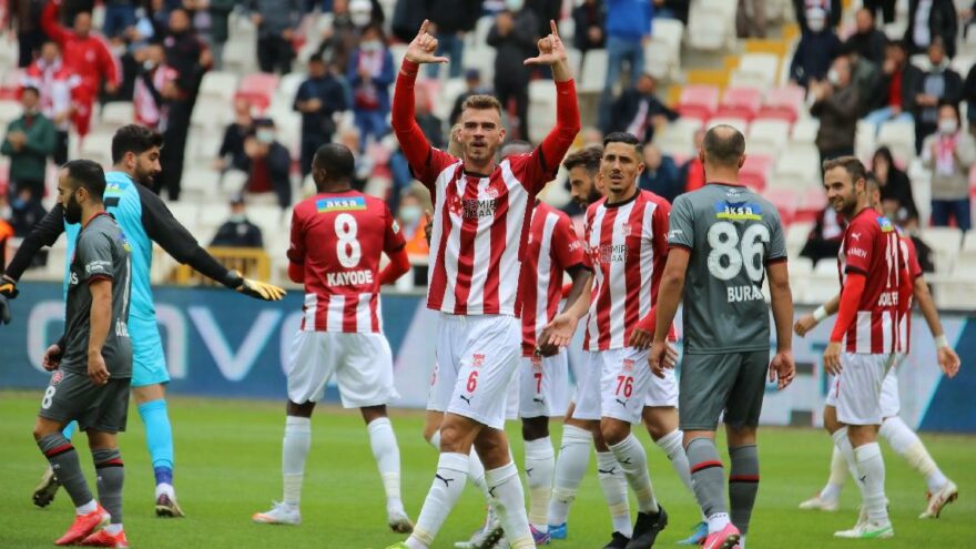 Sivasspor, Karagümrük’ü dağıttı: 4-0