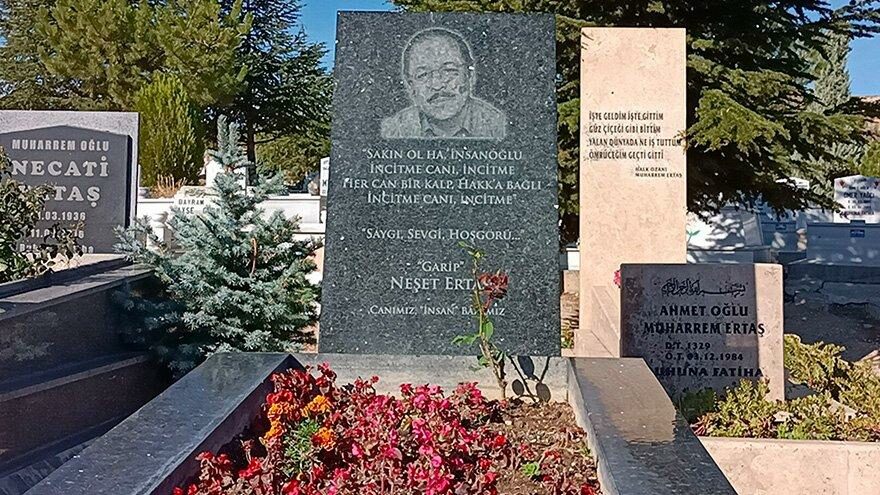 Bozkırın tezenesi Neşet Ertaş mezarı başında anıldı