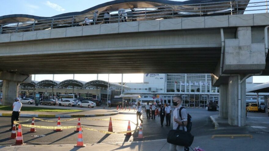 Finlandiyalı turist havalimanında intihar etti