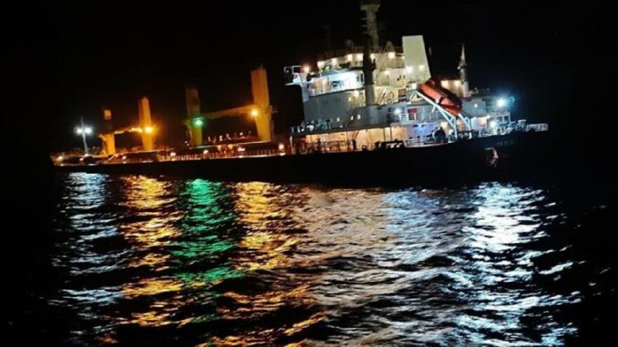 Çanakkale Boğazı’nda çarpışan gemi İzmir’e götürüldü