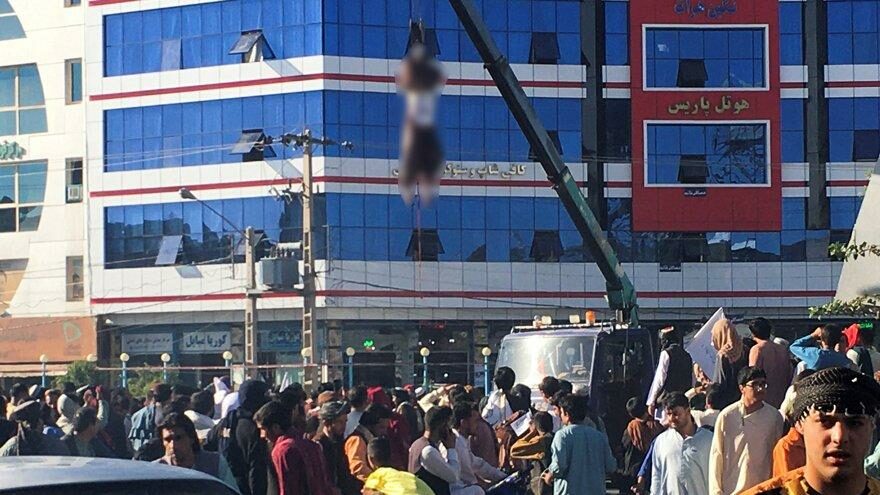 Taliban önce vurdu sonra ibret olsun diye astı