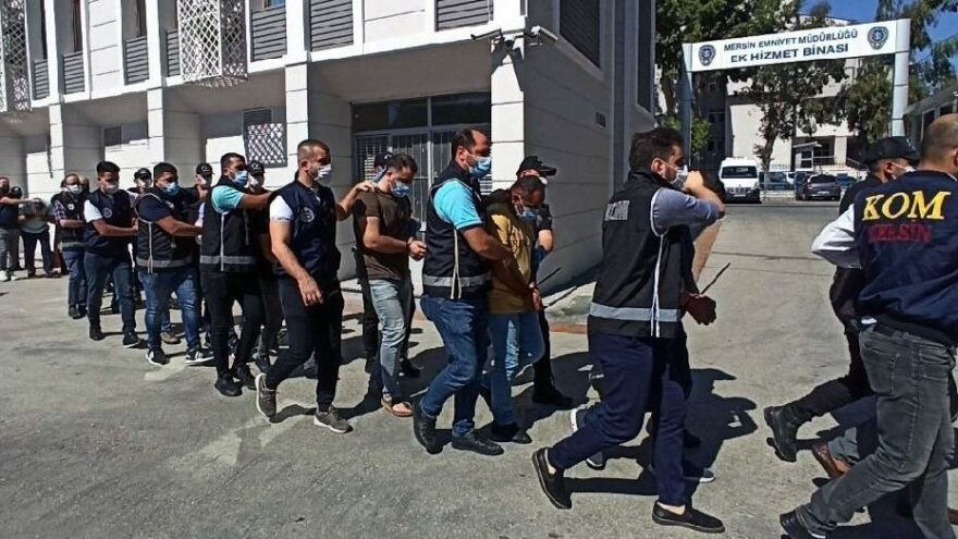 Tefecilikten elde ettikleri parayı altına yatırmışlar