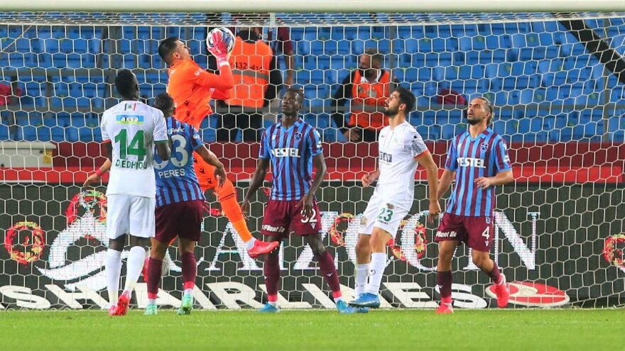 Trabzonspor Alanyaspor maçında iki gol, bir kırmızı kart! Zirve el değiştirdi