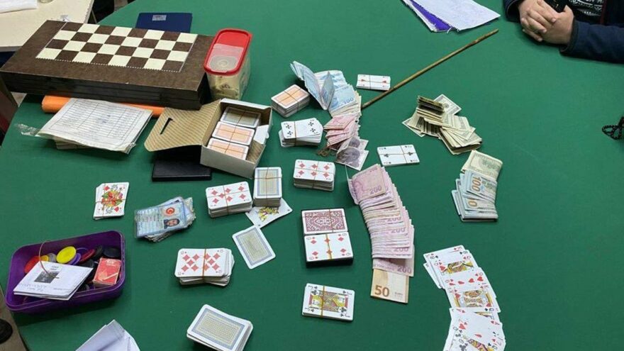 Adana’da kumar oynayan 11 kişiye 14 bin 696 lira ceza