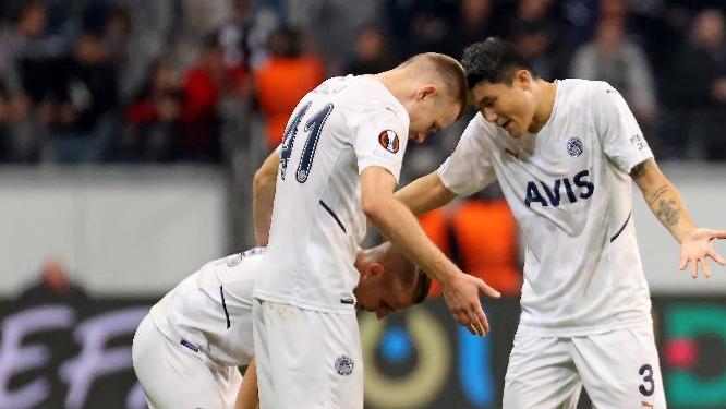 Fenerbahçe’nin duvar ikilisi: Kim ve Szalai