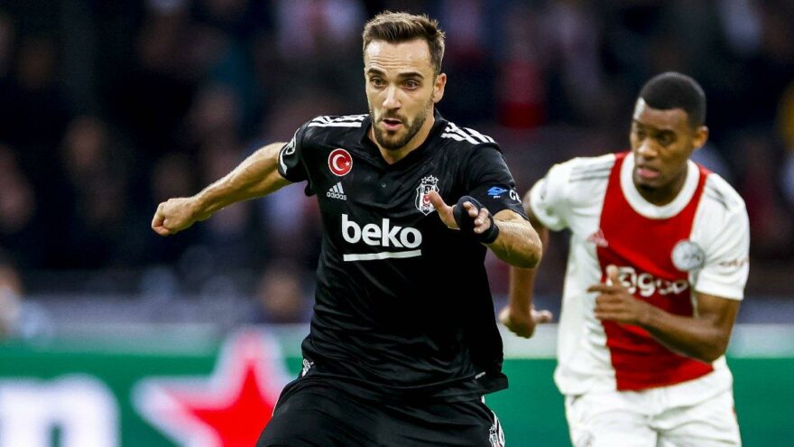 Ajax-Beşiktaş maçında hakemden çok tartışılacak karar