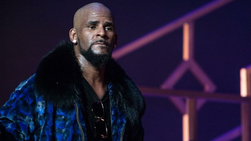 Ünlü şarkıcı R Kelly cinsel taciz ve seks ticaretinden suçlu bulundu