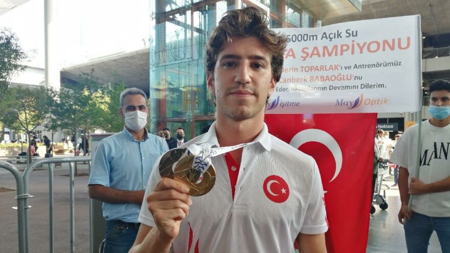 Derin Toparlak çiçeklerle karşılandı