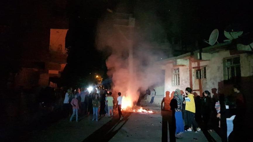 Silvan’da protesto: Lastik yakılarak yol ulaşıma kapatıldı
