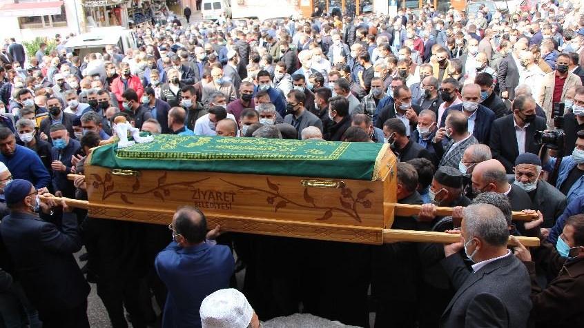 Doğuma günler kala vefat eden Emel öğretmen ve bebeği defnedildi