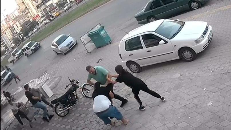 Önce kızını kaçırmak istediler, sonra aileyi darp ettiler