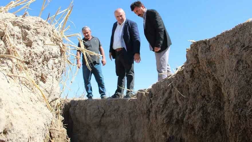 Dev yarıklar Karaman’da da görüldü
