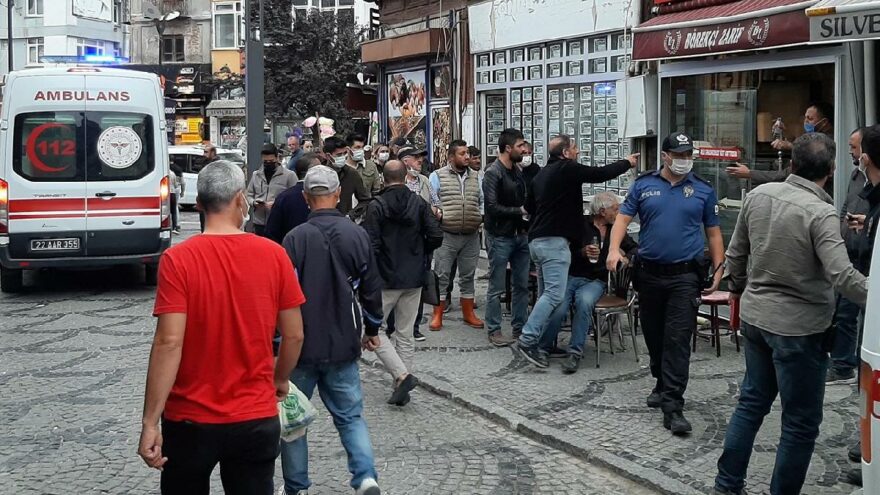 Ağabeyine satırla saldırdı