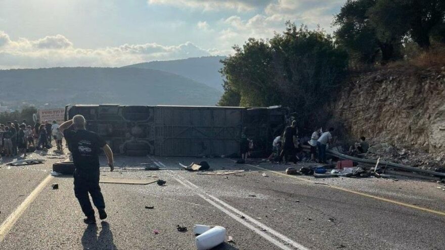 İsrail’de otobüs devrildi: En az 5 ölü, 47 yaralı