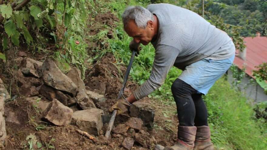 Myanmar’a gidemeyen büyükelçi kendini bağ-bahçeye verdi