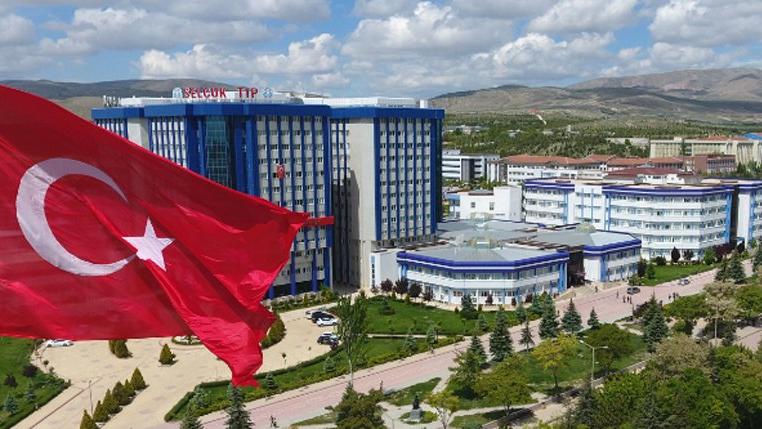 Üniversitede tuhaf uygulama! Liste asıp ifşa ettiler