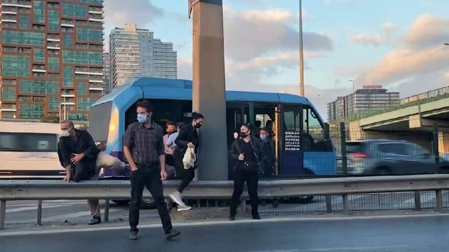 Kadıköy’de minibüsçülerin ‘ölüm durağı’ tehlike saçıyor