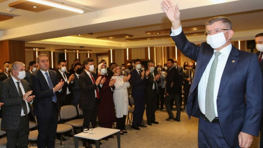 Davutoğlu: Merkez Bankası Başkanını lisans öğrencisi olarak almazlar