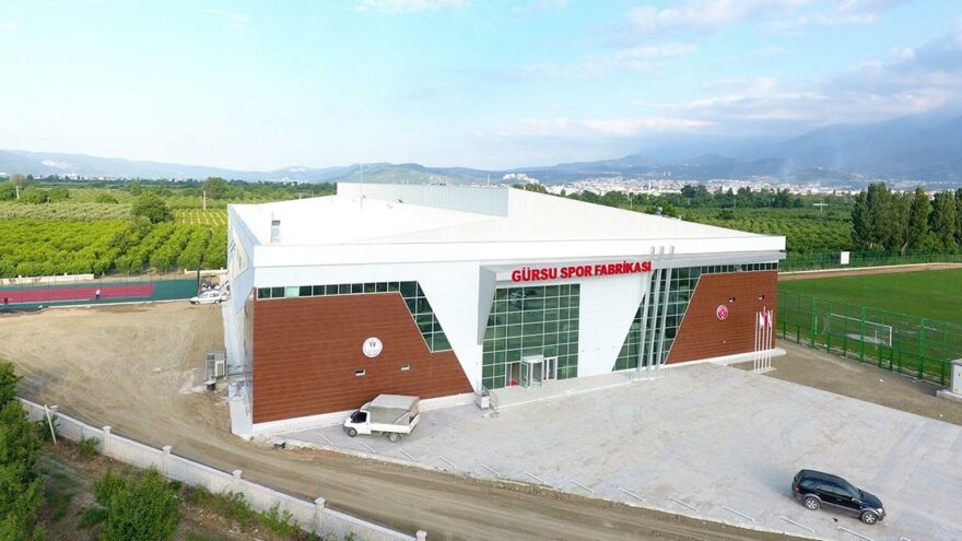 10 milyon liraya inşa edilen spor tesisi bakımsızlıktan çürüyor