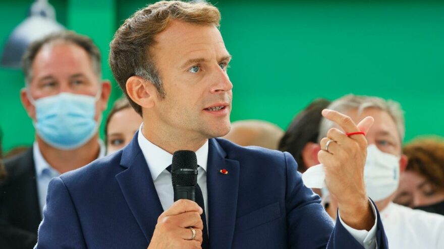 Macron komplo teorilerine savaş açtı