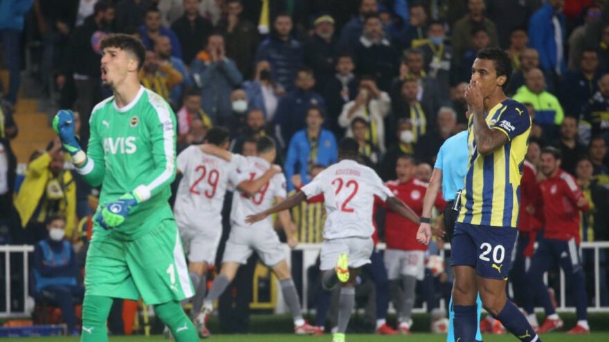 Fenerbahçe, Olympiakos karşısında bozguna uğradı: 0-3