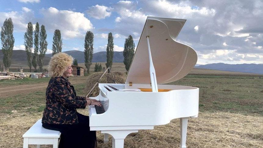 Harman yerinde piyano resitali