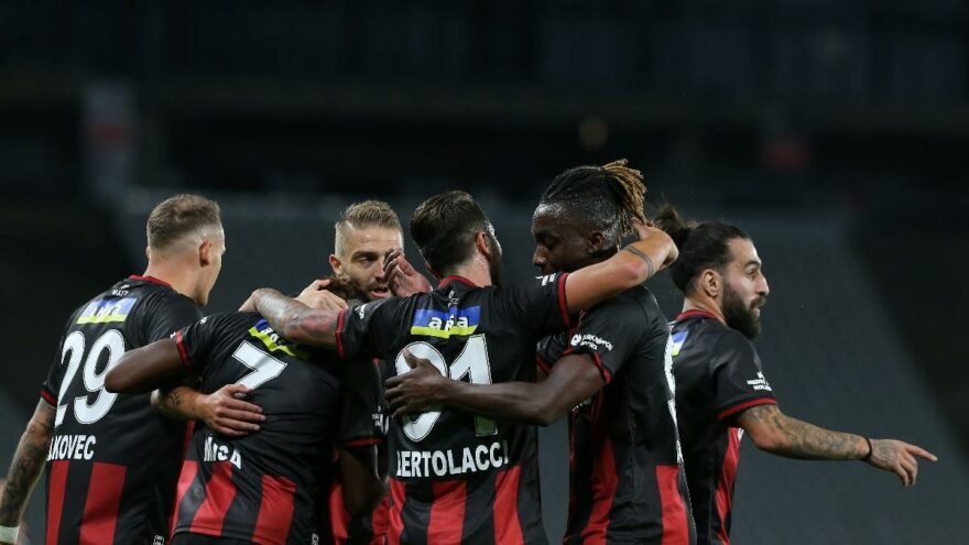 Karagümrük, Başakşehir’i 18 dakikada devirdi!