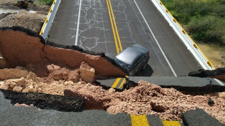 Meksika’da otoyol köprüsü çöktü: 1 ölü, 4 yaralı