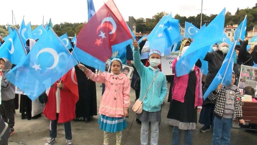 Çin Başkonsolosluğu önünde eylem: Demografi değişiyor
