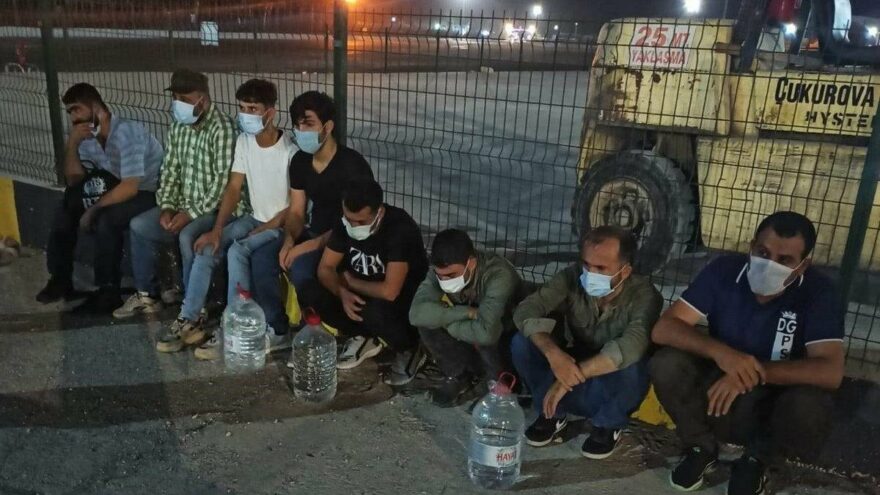 Mersin’de yasa dışı yollardan KKTC’ye kaçmaya çalışan 8 mülteci yakalandı